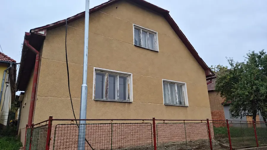 Dva rodinné domy na pozemku 763 m², Horná Breznica